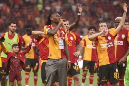 Rafael Leao'dan Galatasaray taraftarlarına mesaj: 'Şampiyonluk ve kupalar için buradayım' - Fanatik Gazetesi Galatasaray (GS) Haberleri - Spor