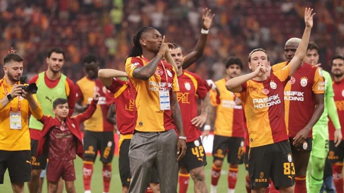 Rafael Leao'dan Galatasaray taraftarlarına mesaj: 'Şampiyonluk ve kupalar için buradayım' - Fanatik Gazetesi Galatasaray (GS) Haberleri - Spor