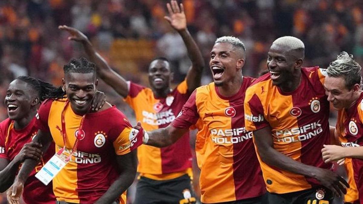 Galatasaray'ın Şampiyonlar Ligi kadrosu resmen açıklandı! Kaan Ayhan ve Nhaga kararı... - Fanatik Gazetesi Galatasaray (GS) Haberleri - Spor