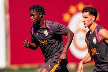 Galatasaray'da Bitshiabu takımla ilk antrenmanına çıktı - Fanatik Gazetesi Galatasaray (GS) Haberleri - Spor