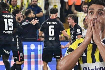 Beşiktaş'tan Kadıköy'de harika geri dönüş! Fenerbahçe, evinde derbide mağlup... (Maç özeti | Fenerbahçe 1-2 Beşiktaş) - Fanatik Gazetesi Fenerbahçe (FB) Haberleri Spor