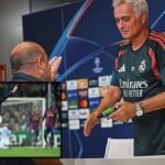 Jose Mourinho'ya basın toplantısında 'fıskiye' hediye edildi! Barcelona'ya büyük gönderme - Fanatik Gazetesi Futbol Haberleri - Spor