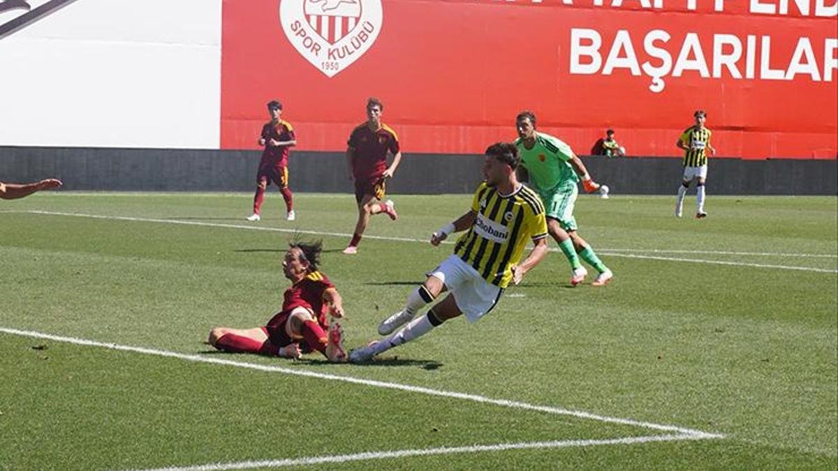(ÖZET) Fenerbahçe sonunu getirmedi | Fenerbahçe-Roma UEFA Gençlik Ligi maç sonucu: 2-4 - Fanatik Gazetesi Fenerbahçe (FB) Haberleri Spor