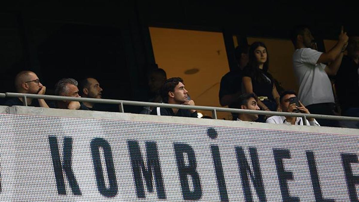 Dusan Vlahovic maçı tribünden takip etti - Fanatik Gazetesi Beşiktaş (BJK) Haberleri - Spor