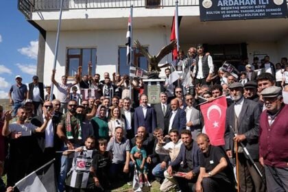 Serdal Adalı, Ardahan’ın Beşiktaş Köyü'nde kartal heykeli açtı - Fanatik Gazetesi Beşiktaş (BJK) Haberleri - Spor