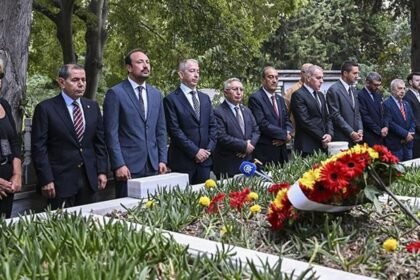 Metin Oktay, kabri başında anıldı | Dursun Özbek: Örnek alınacak bir kişiliği vardı - Fanatik Gazetesi Galatasaray (GS) Haberleri - Spor