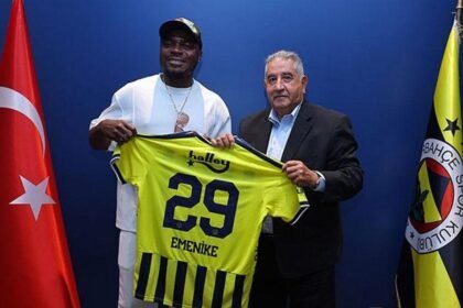 Emmanuel Emenike, Fenerbahçe'yi ziyaret etti - Fanatik Gazetesi Fenerbahçe (FB) Haberleri Spor