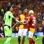 Galatasaray - Barcelona maçında Lucas Torreira sakatlandı