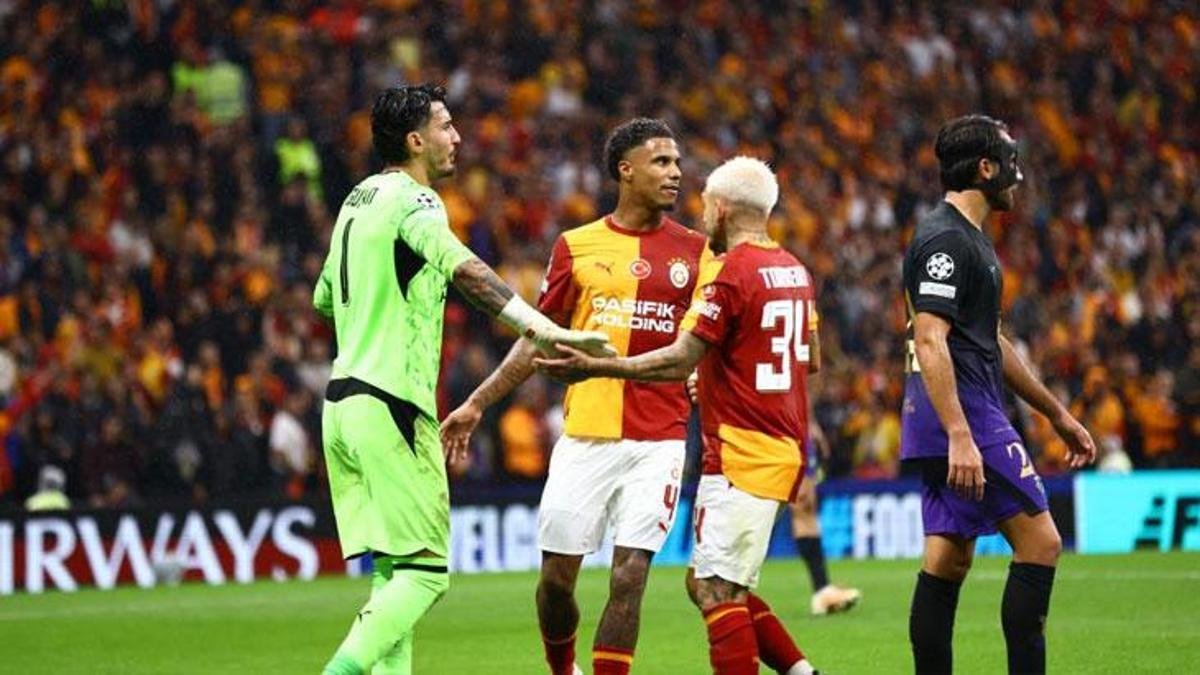 Galatasaray - Barcelona maçında Lucas Torreira sakatlandı