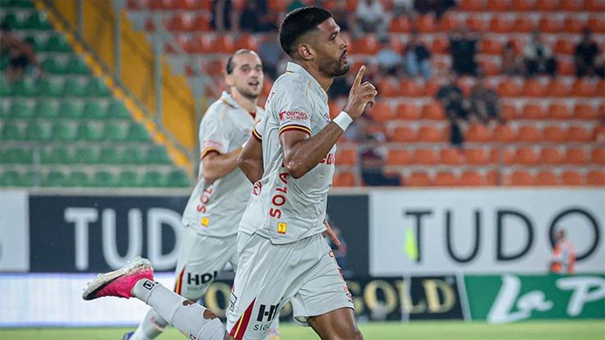 Göztepeli Rhaldney kariyerindeki 300. maçına çıktı - Fanatik Gazetesi Futbol Haberleri - Spor