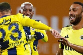 Cenk Tosun'dan yıllar sonra gelen itiraf! 'Fenerbahçe'ye gitmem hataydı' - Fanatik Gazetesi Fenerbahçe (FB) Haberleri Spor